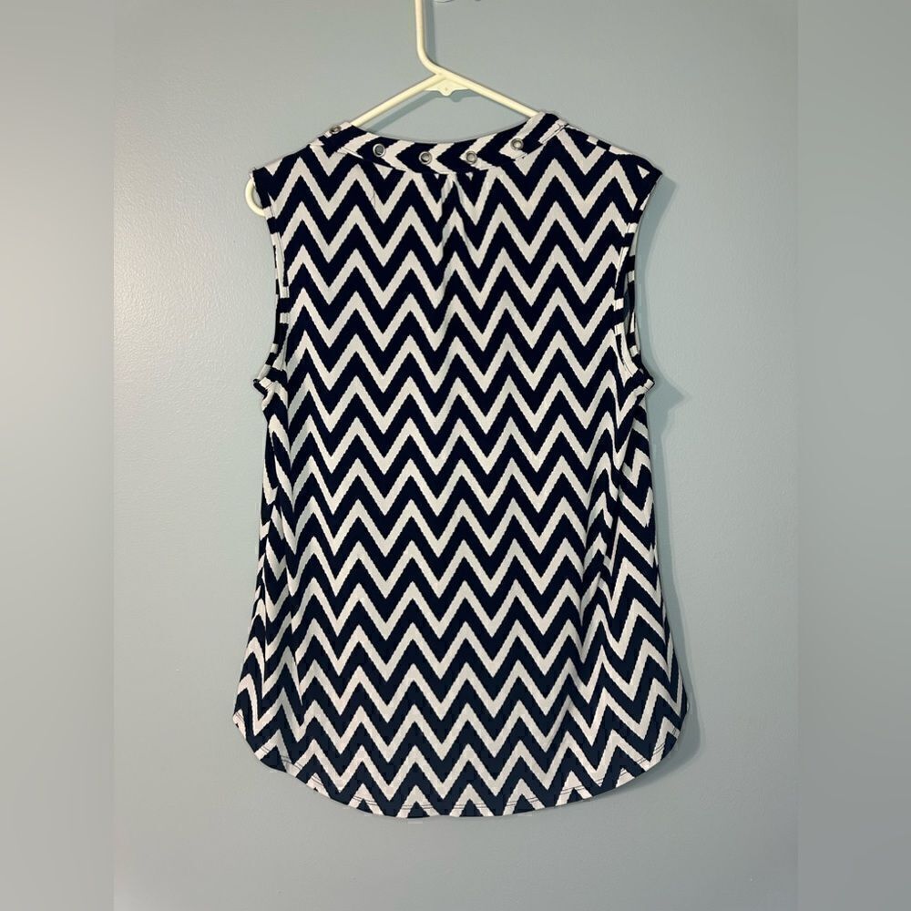 Cato Sleeveless Blouse w built in jewelry - Picture 6 of 8